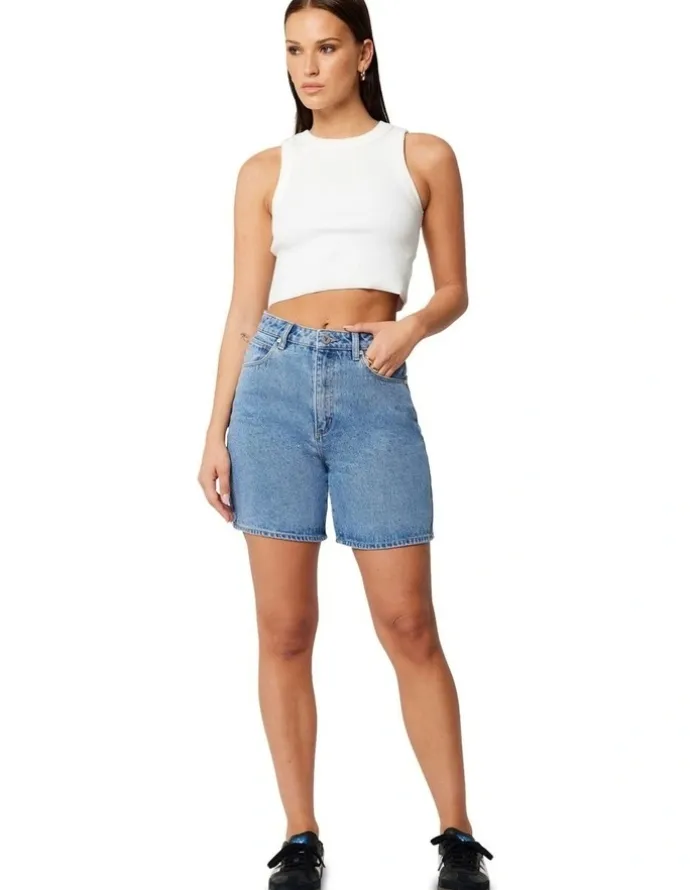 ABrand Jeans Carrie Short in Naomi