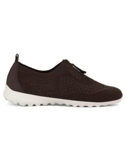 Active Flex Oberon Sneakers in Chocolate Stretch