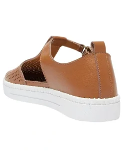 Active Flex Ricky Leather Sneakers in Tan