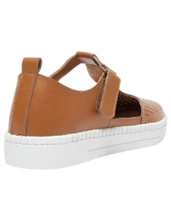Active Flex Ricky Leather Sneakers in Tan
