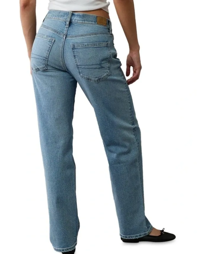 American Eagle Strigid Low-Rise Baggy Straight Jean in Fresh Bright