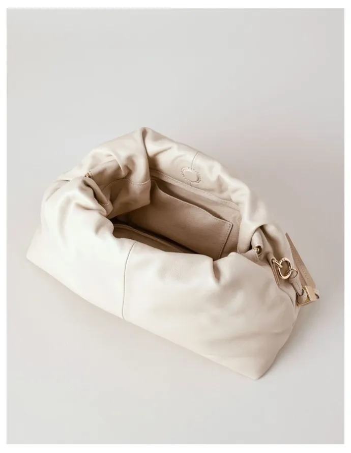 Basque Andrea Leather Clutch Bag in Vanilla