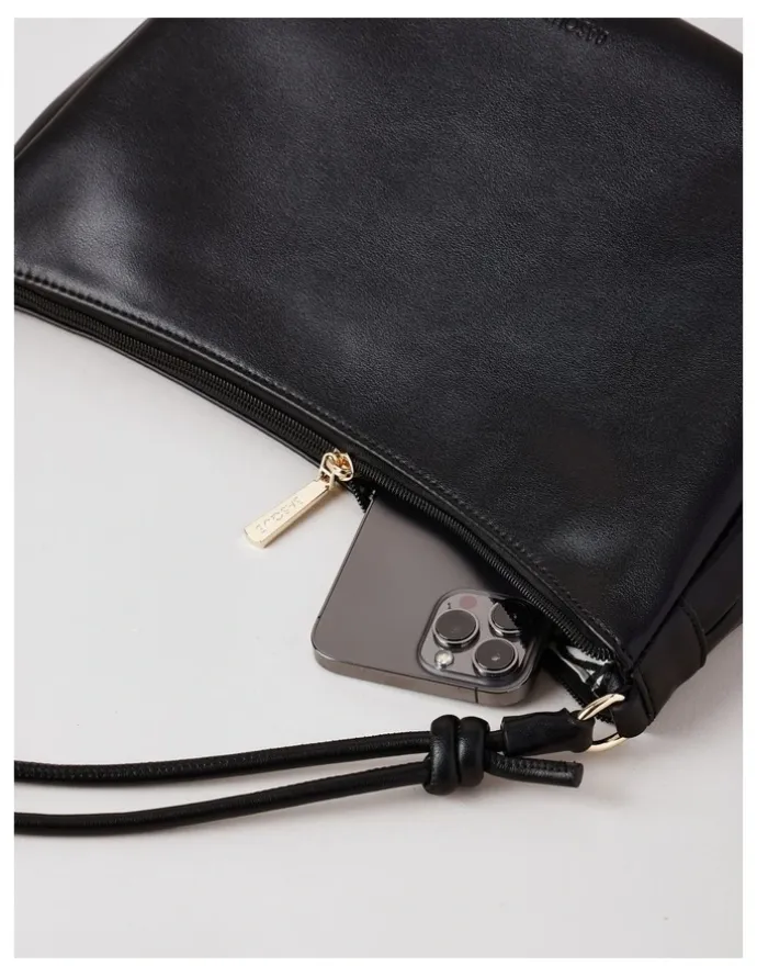 Basque Annette Shoulder Bag in Black