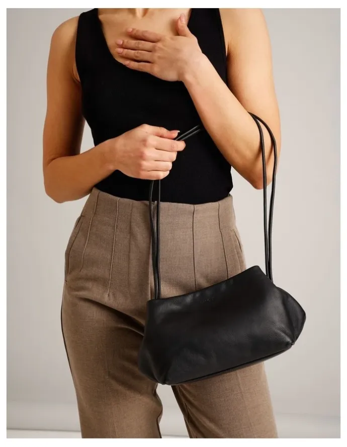 Basque Aria Leather Crossbody Bag in Black