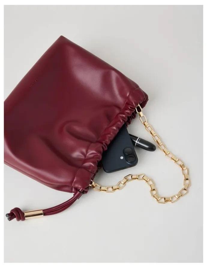 Basque Ashley Shoulder Bag in Merlot
