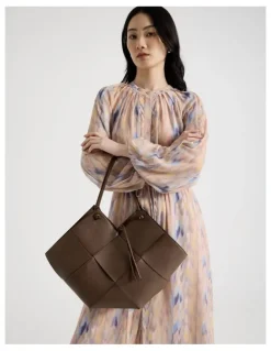 Basque Bowie Tote Bag in Tan