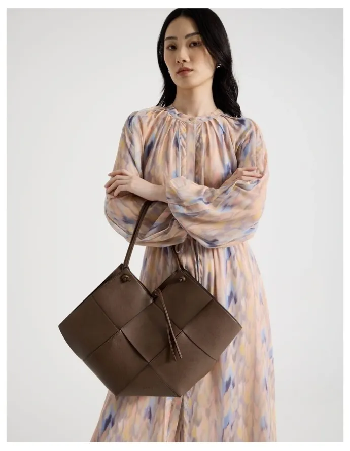 Basque Bowie Tote Bag in Tan