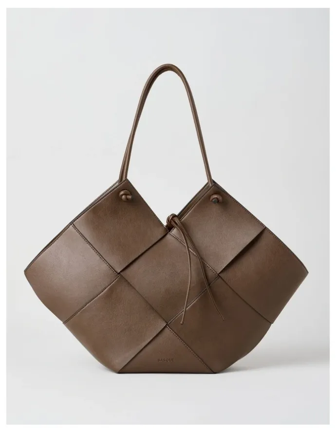 Basque Bowie Tote Bag in Tan