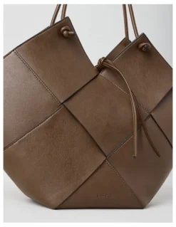 Basque Bowie Tote Bag in Tan