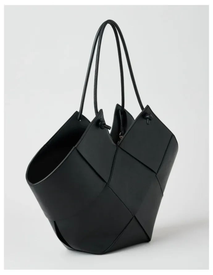 Basque Bowie Tote Bag in Black