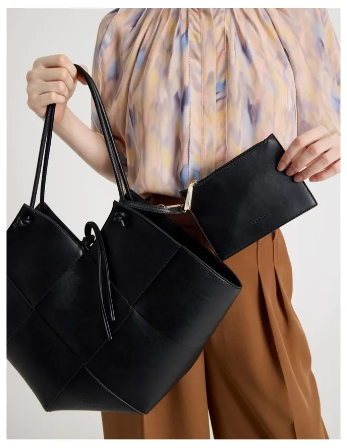 Basque Bowie Tote Bag in Black