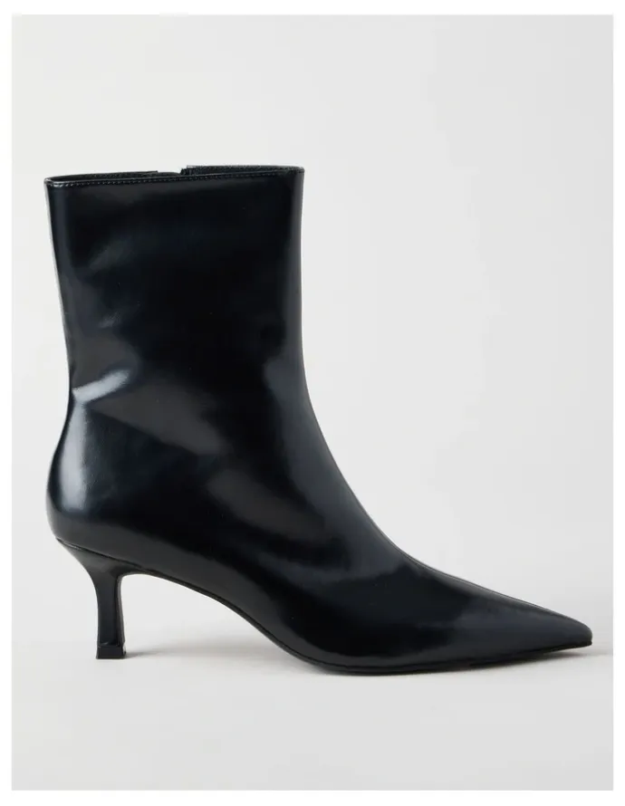 Basque Chad Boot in Black