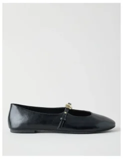 Basque Kasey Flat Shoes in Black