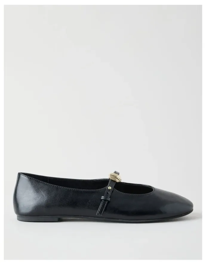 Basque Kasey Flat Shoes in Black