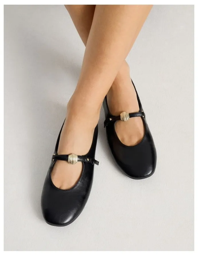 Basque Kasey Flat Shoes in Black