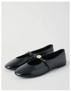 Basque Kasey Flat Shoes in Black