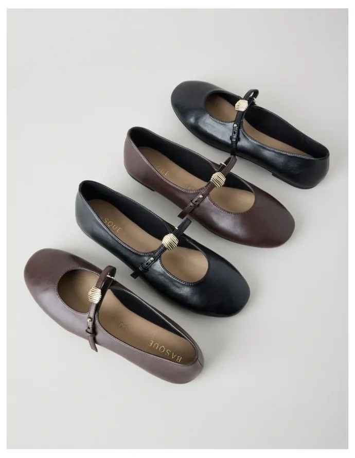 Basque Kasey Flat Shoes in Black