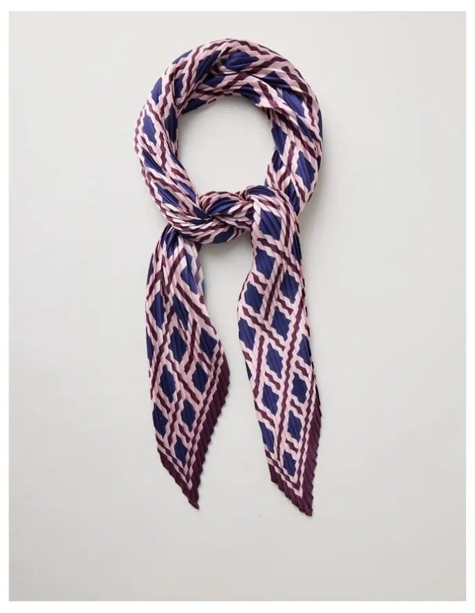 Basque Maria Pleated Neckerchief in Plum