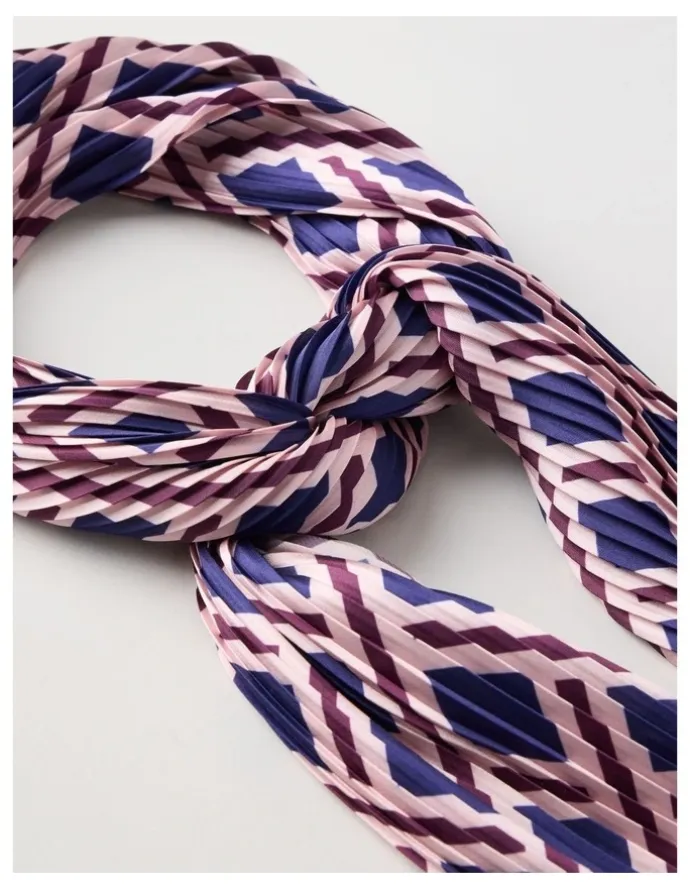 Basque Maria Pleated Neckerchief in Plum