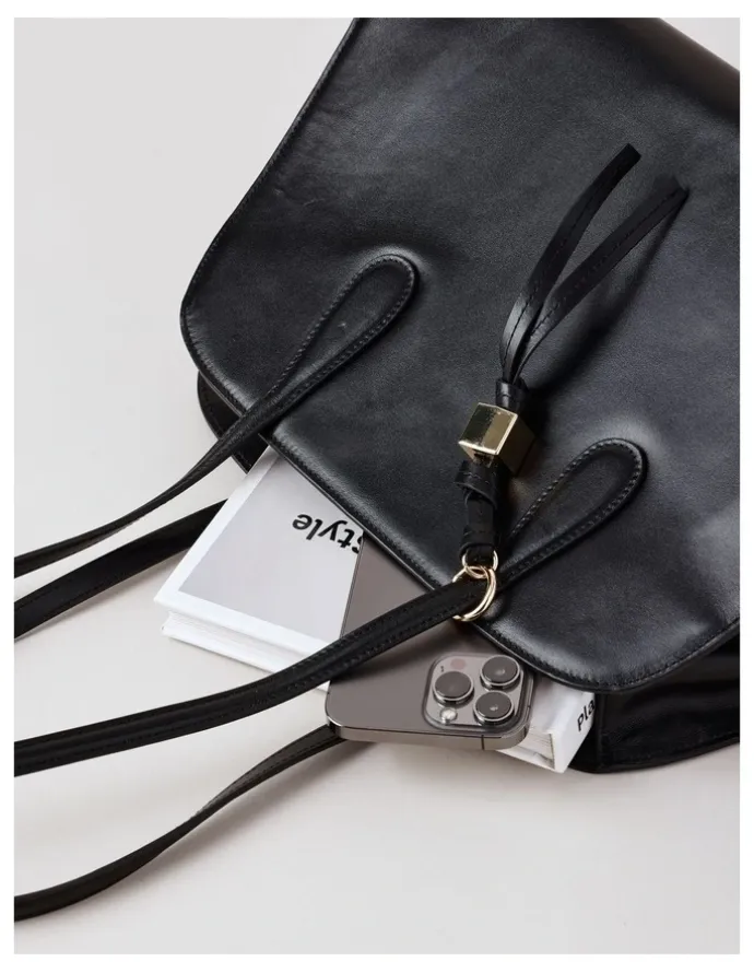 Basque Melrose Leather Tote Bag in Black