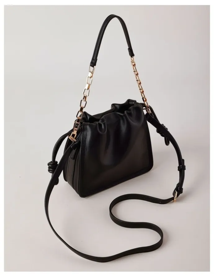 Basque Savannah Shoulder Bag in Black