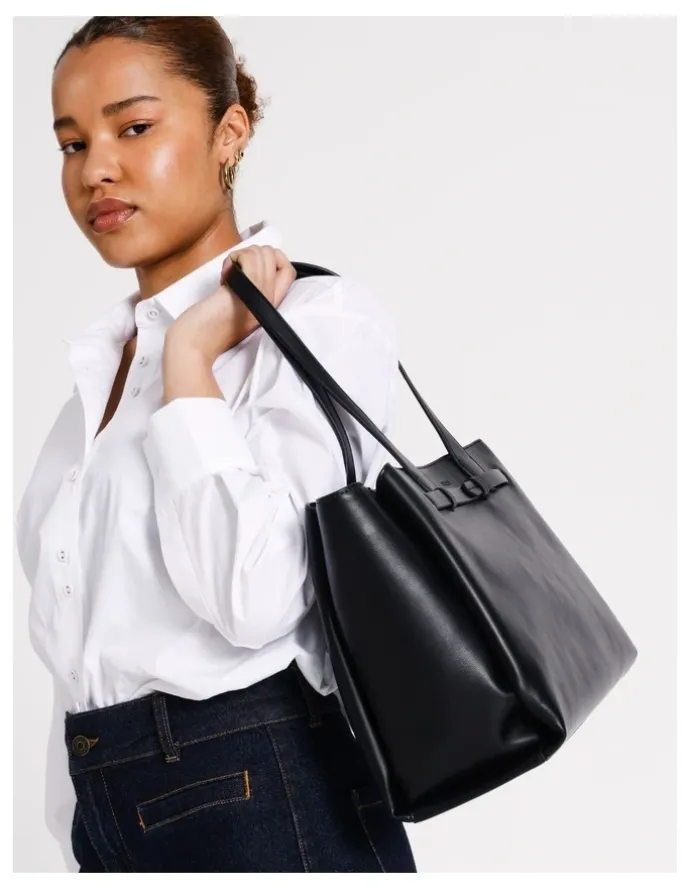 Basque Sienna II Tote Bag in Black