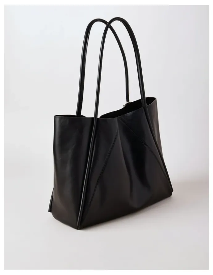 Basque Tam Leather Tote Bag in Black