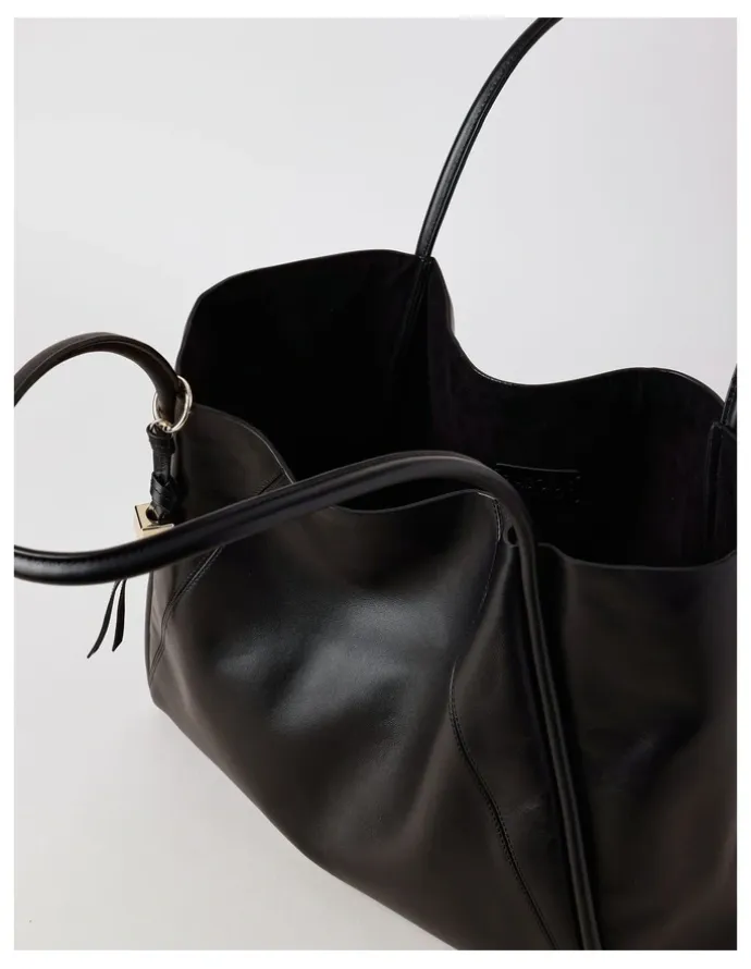 Basque Tam Leather Tote Bag in Black