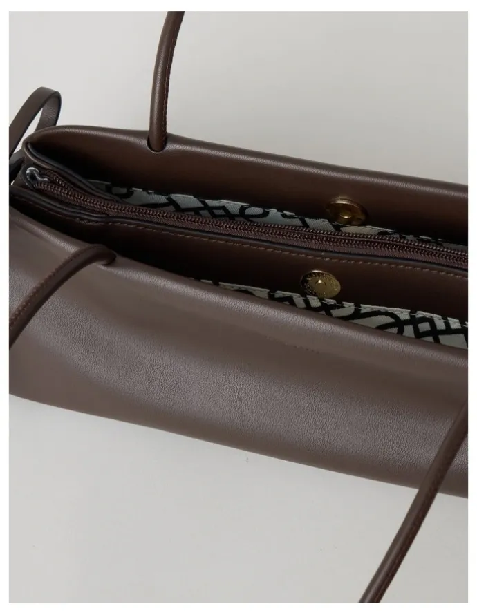 Basque Tory Shoulder Bag in Chocolate
