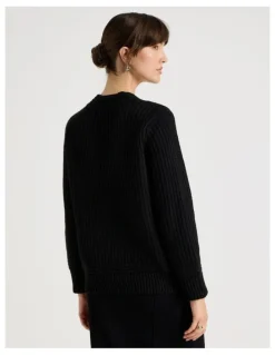 Basque V Neck Knit in Black