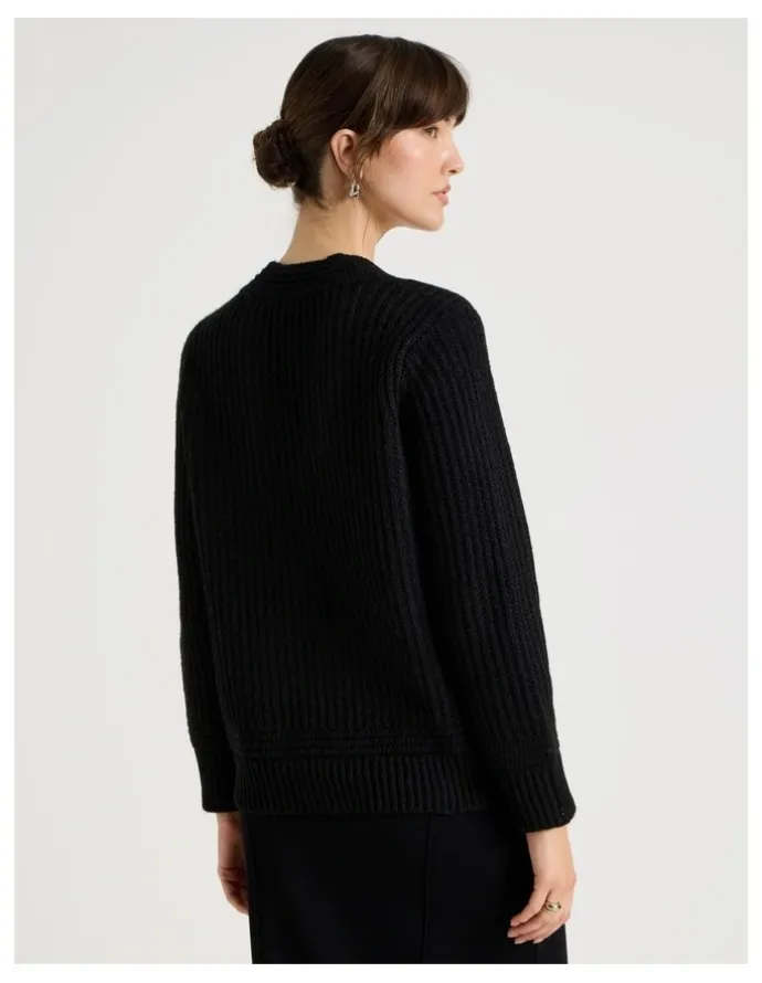 Basque V Neck Knit in Black