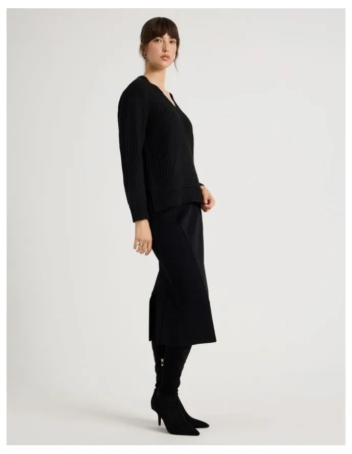 Basque V Neck Knit in Black
