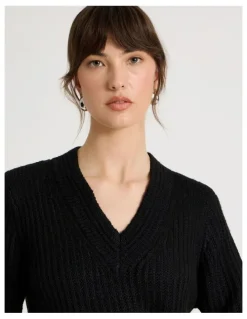Basque V Neck Knit in Black