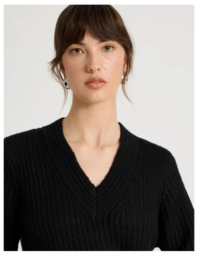 Basque V Neck Knit in Black