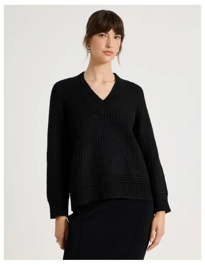 Basque V Neck Knit in Black