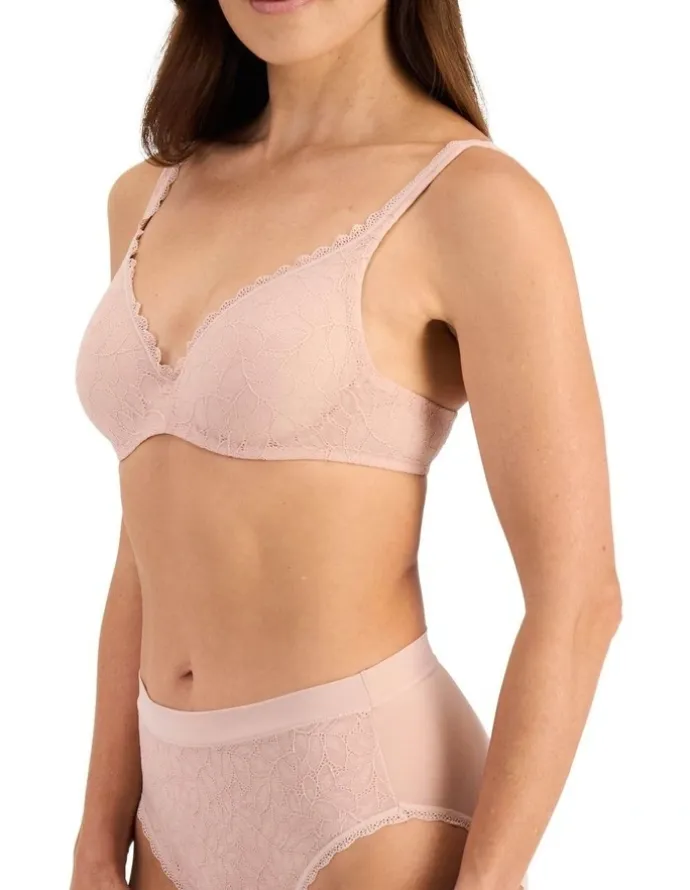 Berlei There Lace Contour Bra in Nude Lace