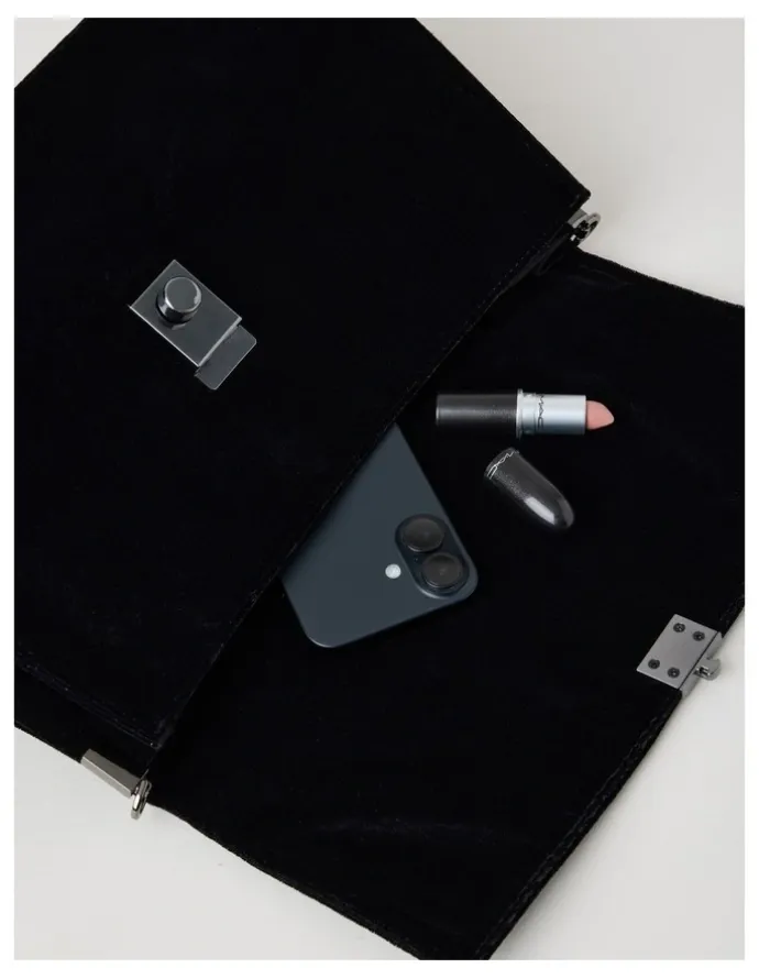 Blaq Bethany Clutch Bag in Black