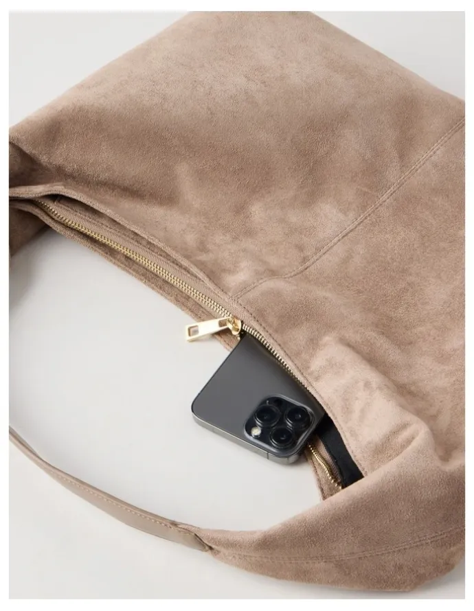 Blaq Britney Shoulder Bag in Mocha