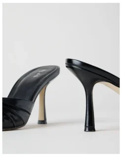 Blaq Nezahlia Sandal in Black