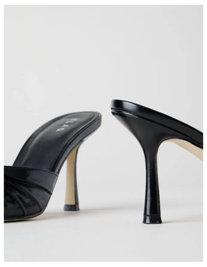 Blaq Nezahlia Sandal in Black