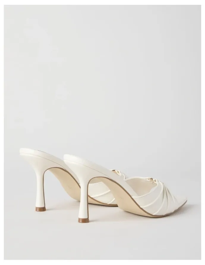 Blaq Nezahlia Sandal in White