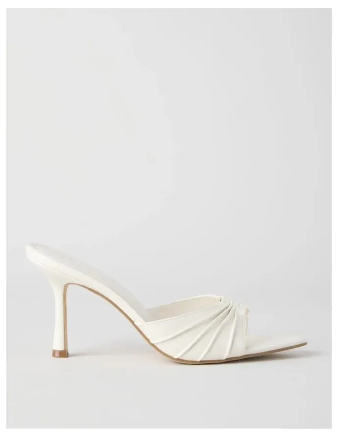 Blaq Nezahlia Sandal in White