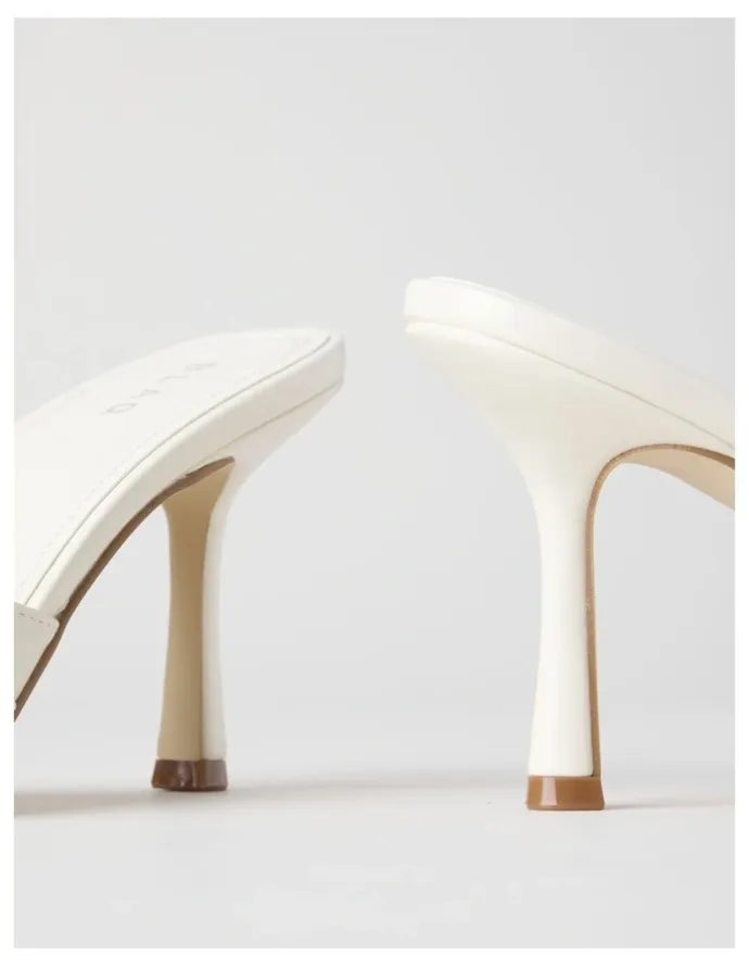 Blaq Nezahlia Sandal in White