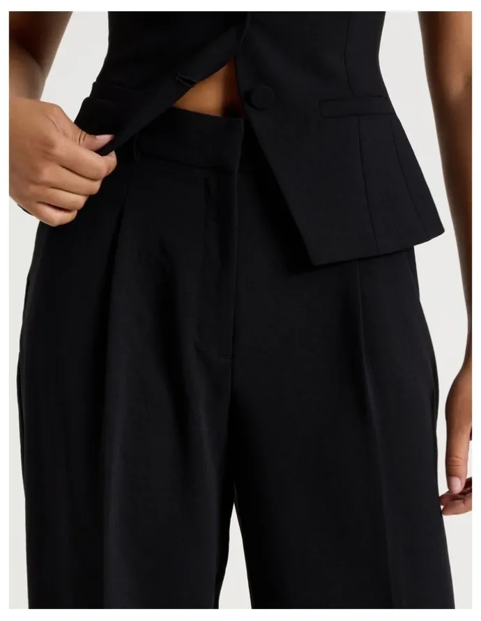 Blaq Pleat Front Wide Leg Pant in Black