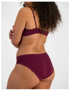 Bonds Bases Flex Lace Bikini in Queen Bee