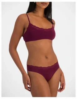 Bonds Bases Flex Lace Gee in Queen Bee