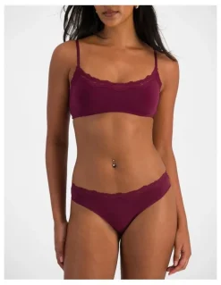 Bonds Bases Flex Lace Gee in Queen Bee