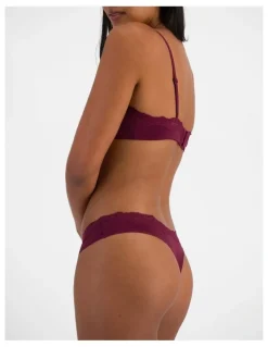 Bonds Bases Flex Lace Gee in Queen Bee
