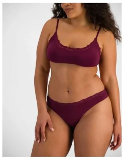 Bonds Bases Flex Lace Gee in Queen Bee