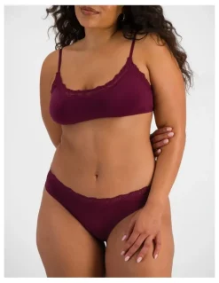 Bonds Bases Flex Lace Gee in Queen Bee